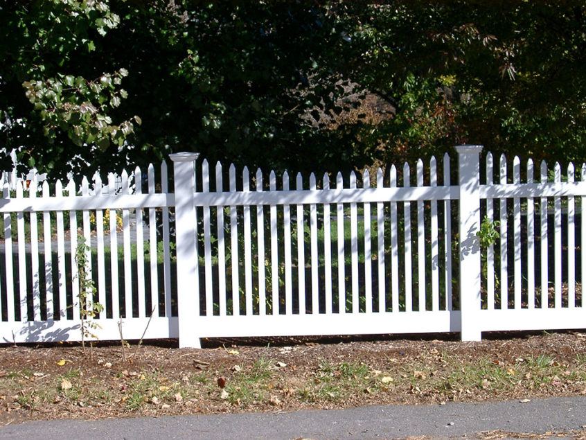 4 foot tall vinyl fence classic picket with dip top