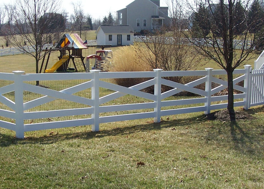 5 board vinyl estate fence in white